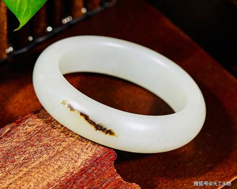 玉石文玩选购指南哪几种情况不适合买和田玉手镯