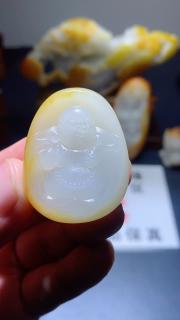 和田玉撒金皮籽料苏工精雕弥勒佛
